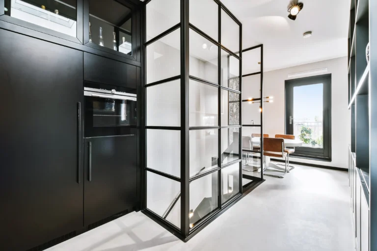 Glass Room Dividers: Maximizing Style, Space, and Light in Modern Interiors
